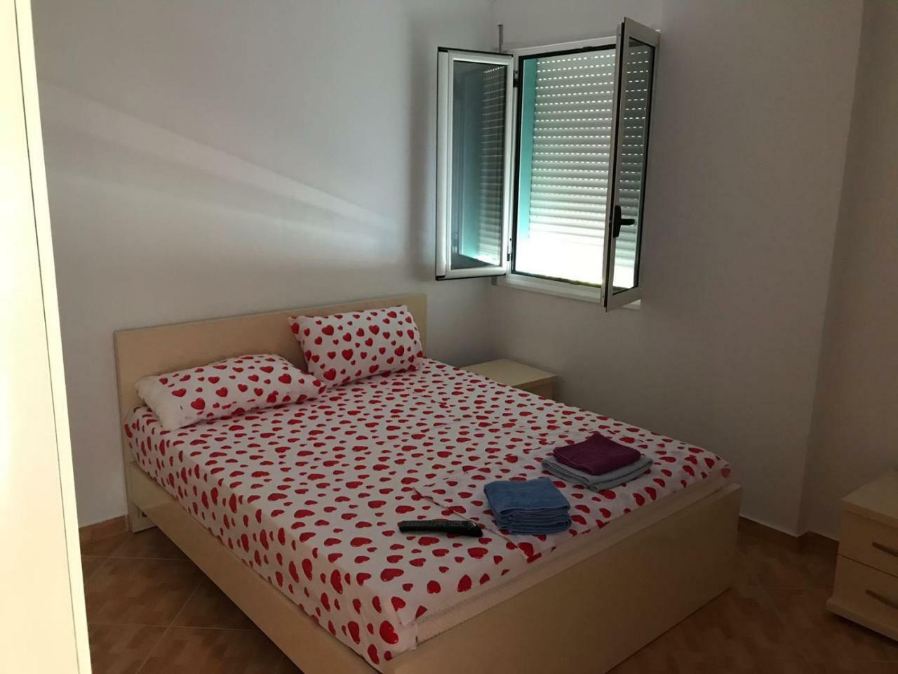 Giulia * Vlorë